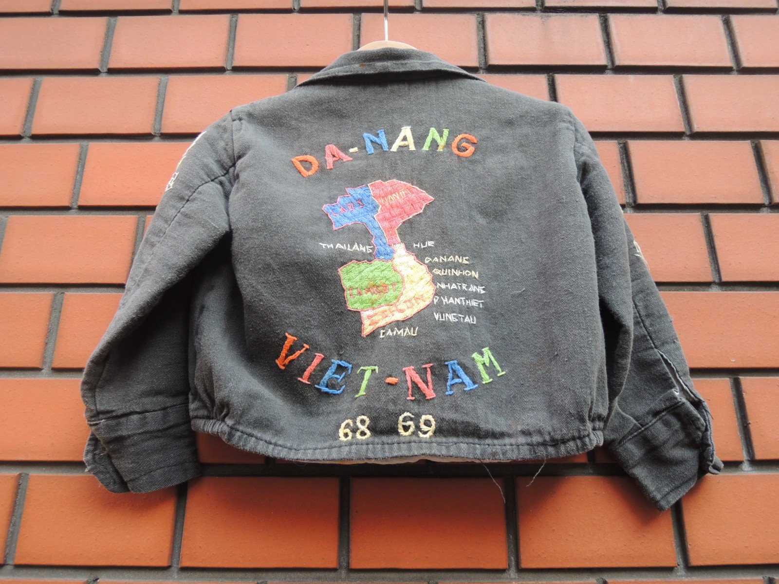 1968-69 vietnam tour jacket for kids: container