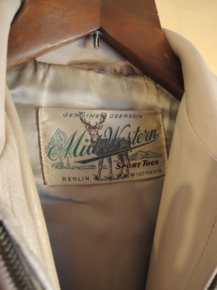 Mid-Western deerskin jacket: container