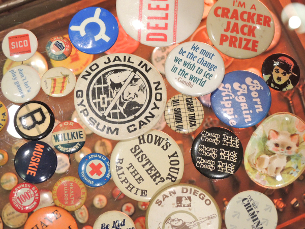 pinbacks1113_01.jpg